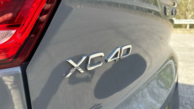 Volvo Xc40 2.0 B4P R DESIGN Pro 5dr Auto Petrol Estate